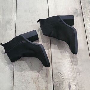 H&M black ankle  boot size 7 like new condition